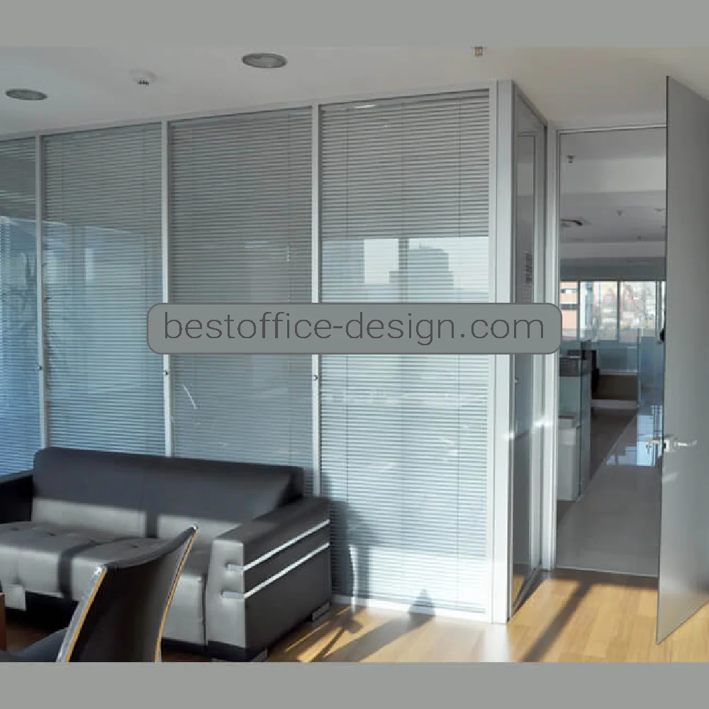 پارتیشن دوجداره آلومینیوم و شیشه سکوریت با پرده کرکره ای